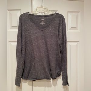 V neck long sleeve shirt